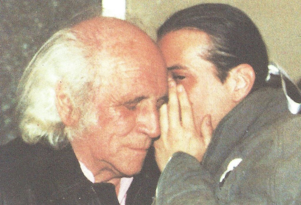 Francis LALANNE murmure à l’oreille de Léo FERRE au Festival de Béziers.